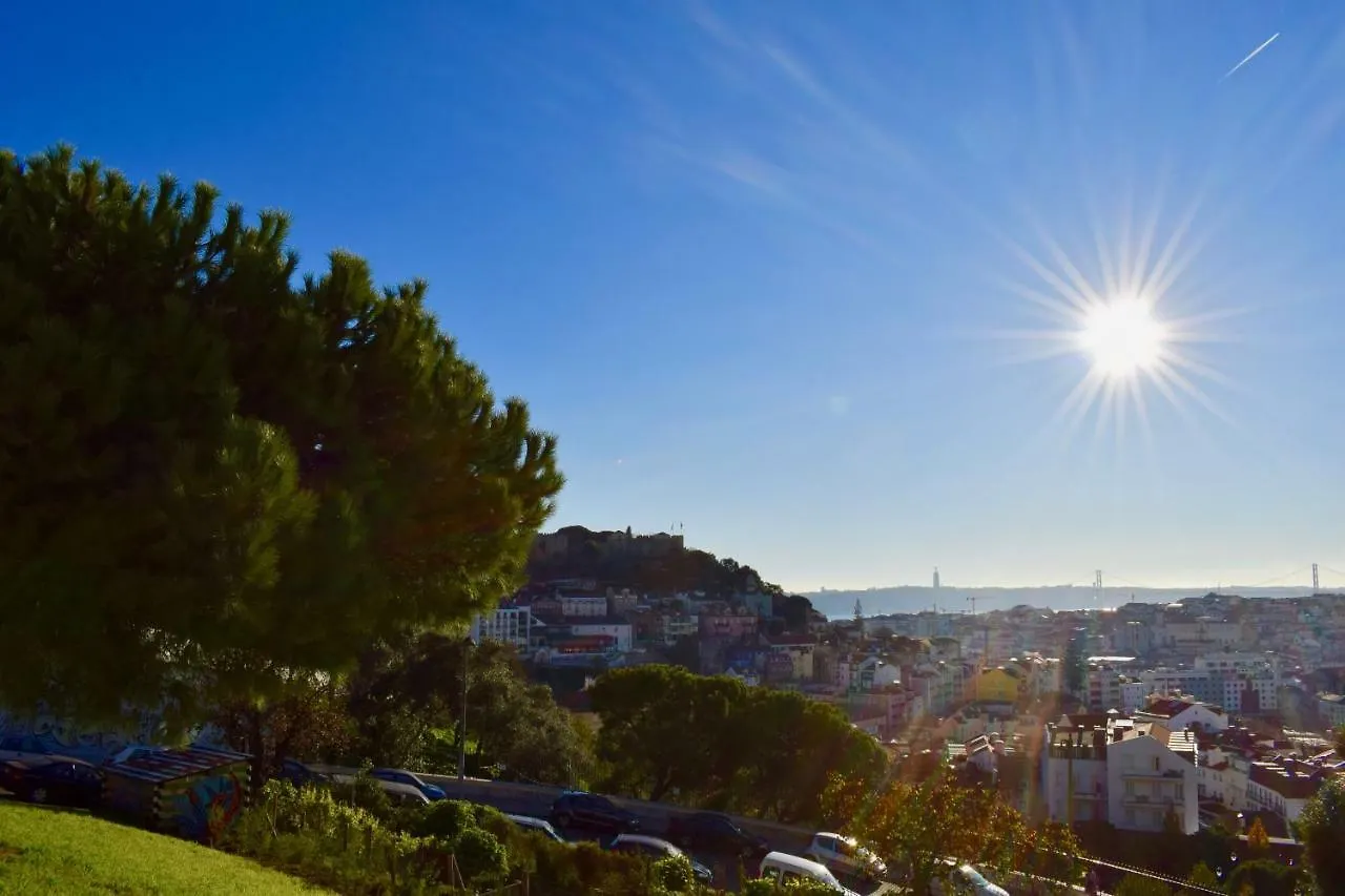 Elegant Riverview Apartment In Historical Lissabon