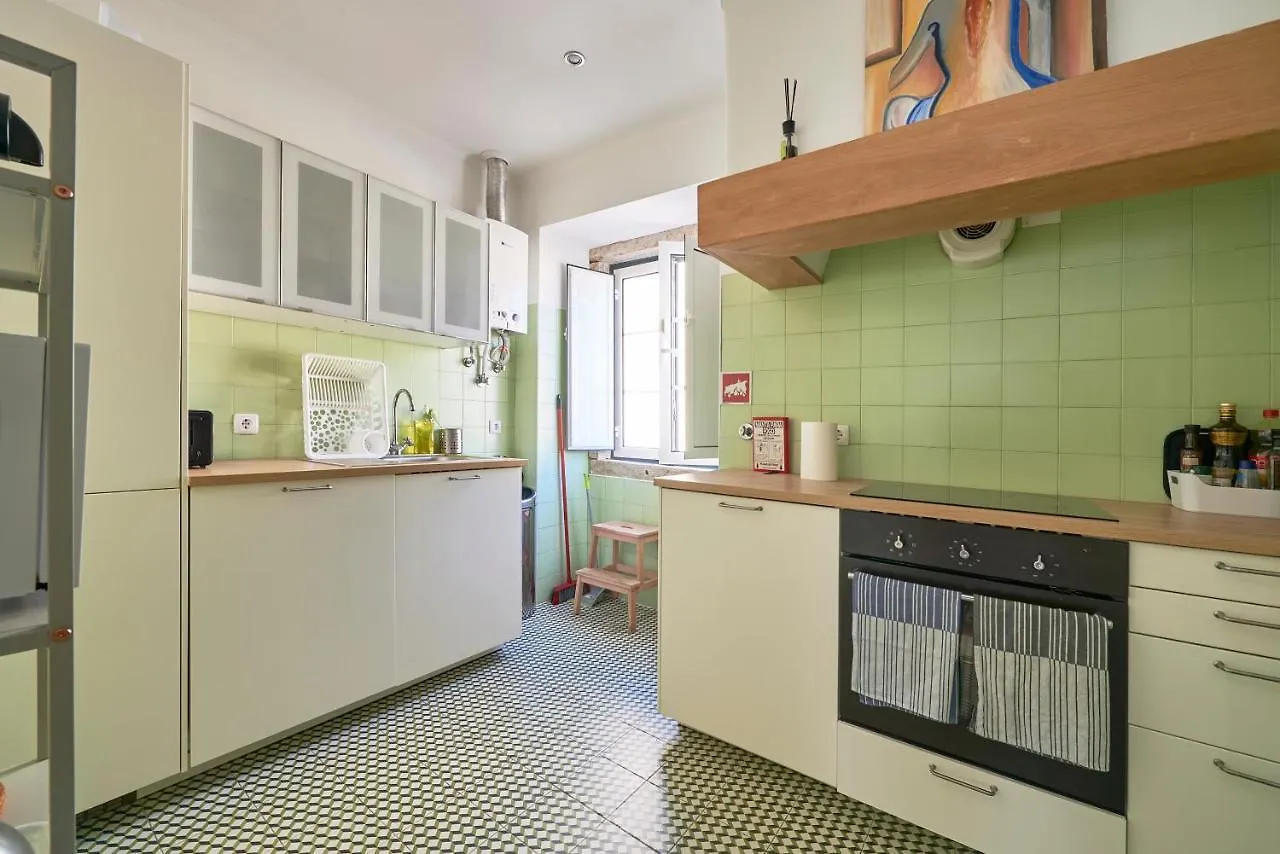 Elegant Riverview Apartment In Historical Lissabon