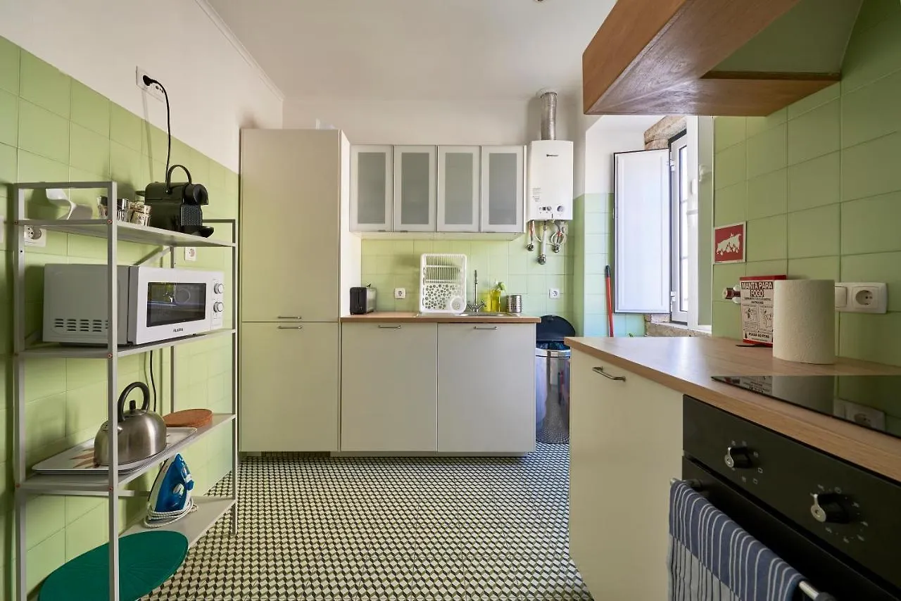 Elegant Riverview Apartment In Historical Lissabon