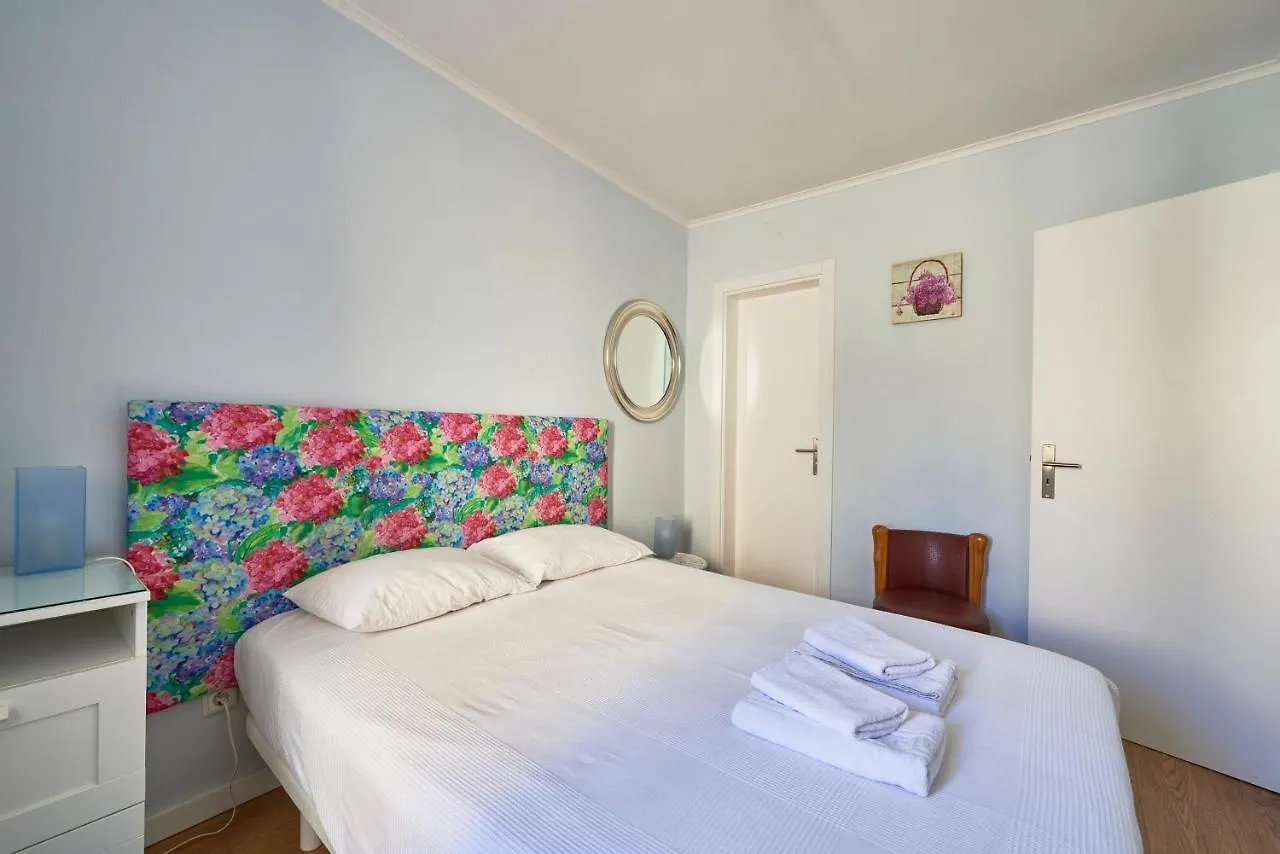 Elegant Riverview Apartment In Historical Lissabon