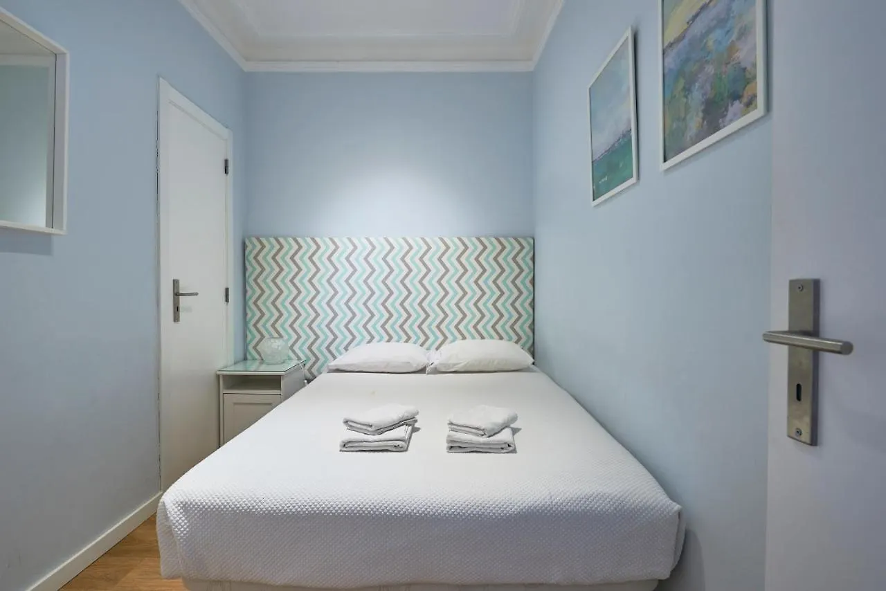 Elegant Riverview Apartment In Historical Lissabon