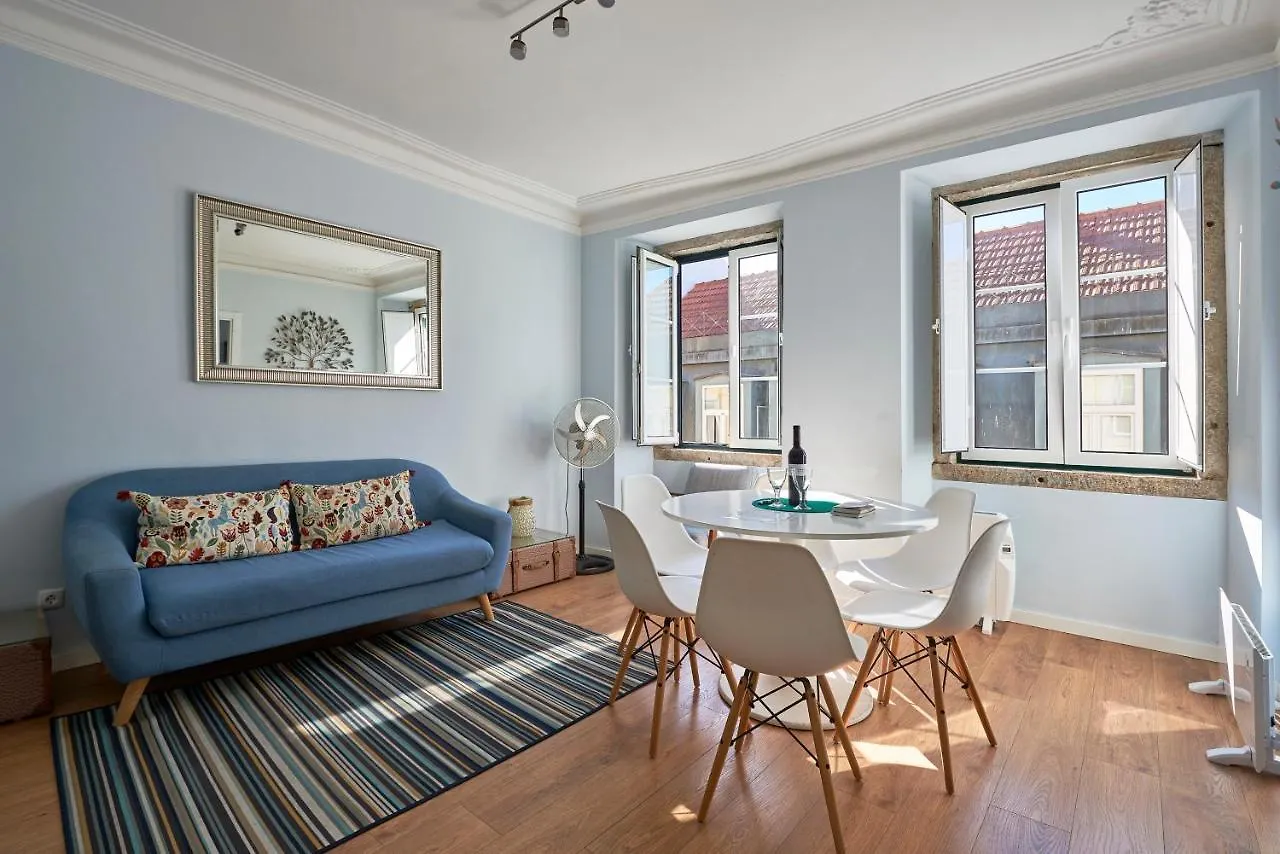 Elegant Riverview Apartment In Historical Lissabon