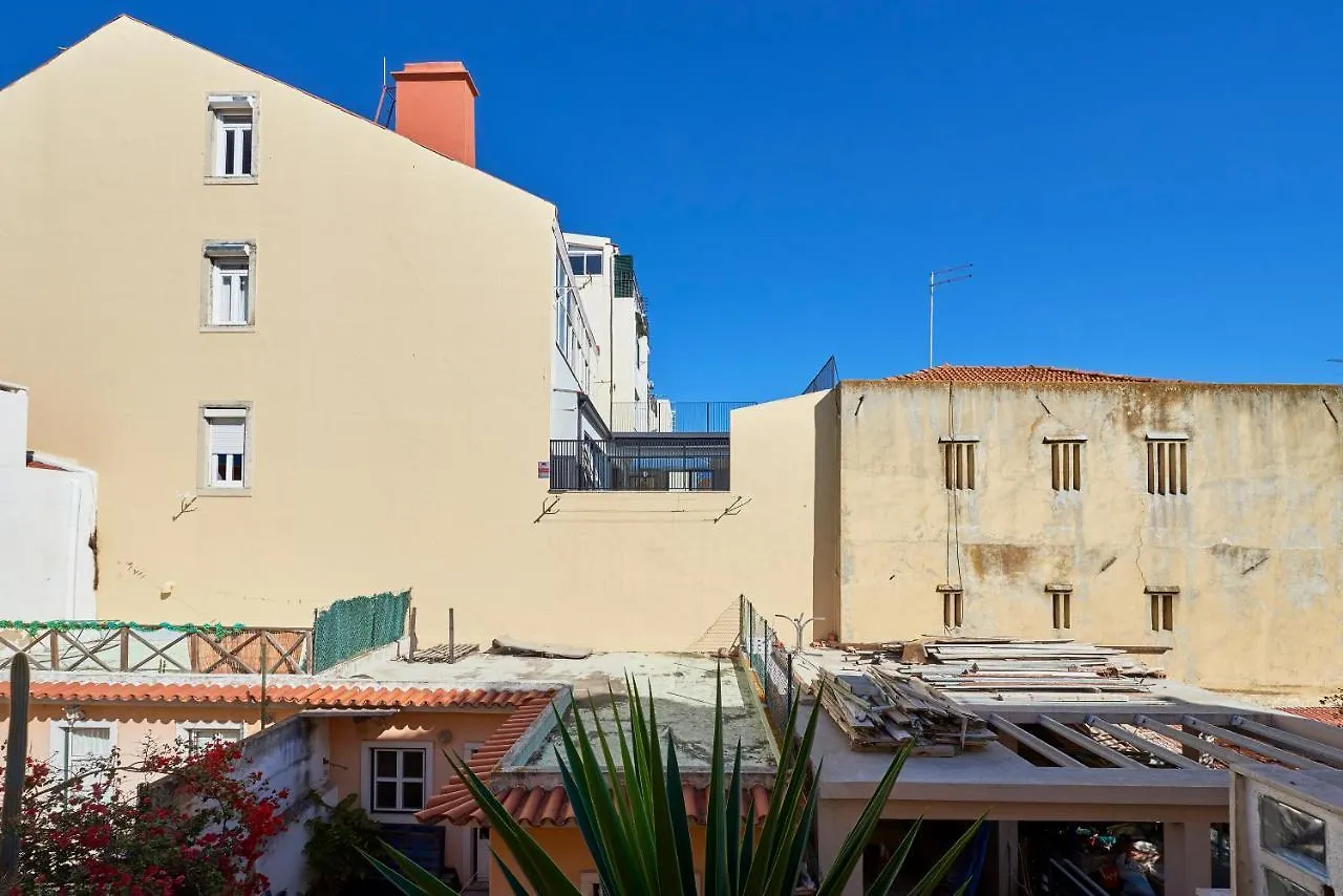 Elegant Riverview Apartment In Historical Lissabon