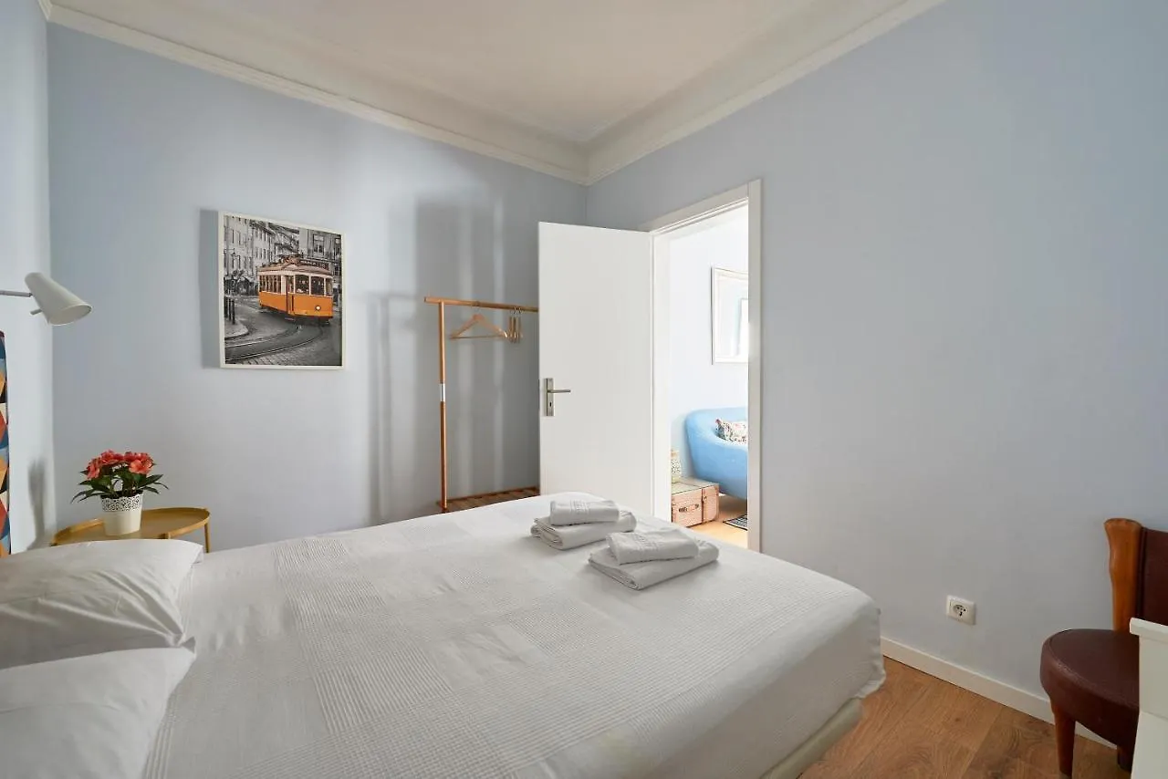Elegant Riverview Apartment In Historical Lissabon