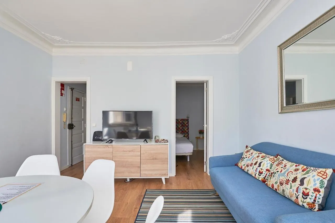 Elegant Riverview Apartment In Historical Лиссабон