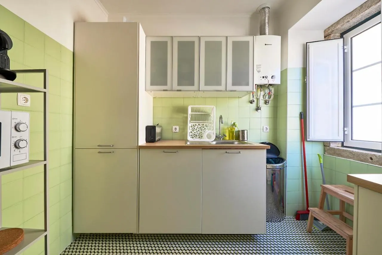 Elegant Riverview Apartment In Historical Лиссабон Португалия