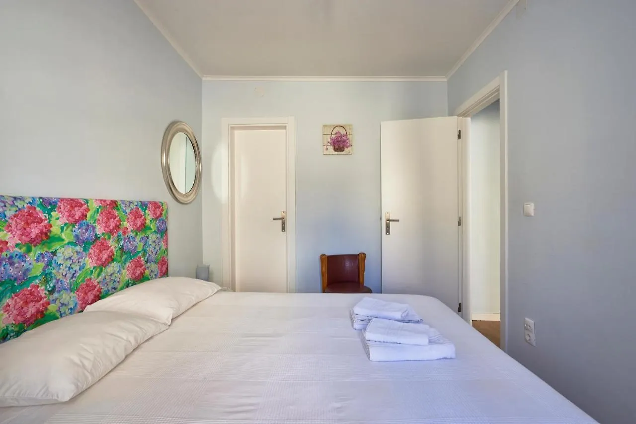 Elegant Riverview Apartment In Historical Лиссабон 0*,  Португалия