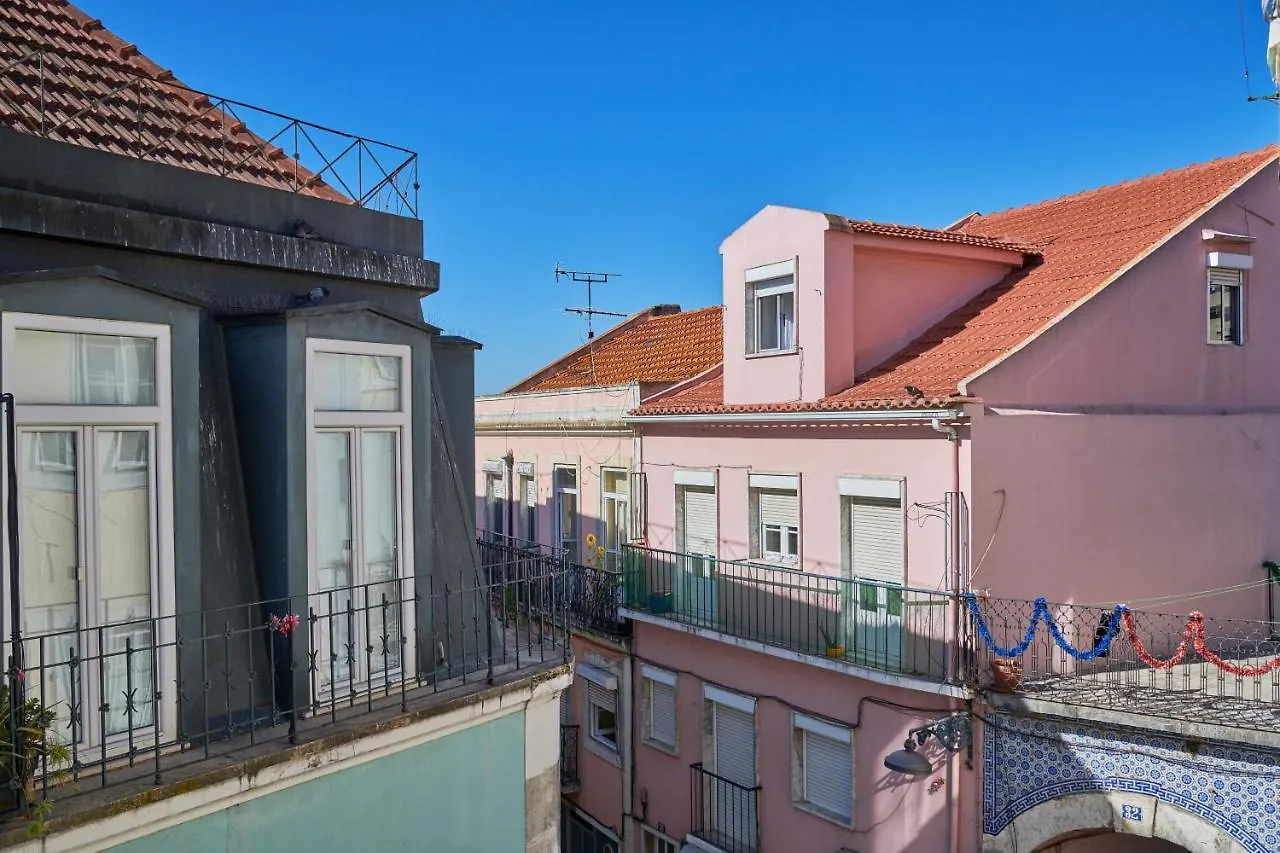 Elegant Riverview Apartment In Historical Лиссабон