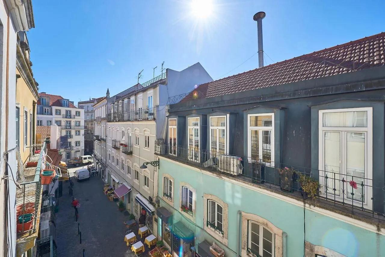 Elegant Riverview Apartment In Historical Лиссабон 0*,